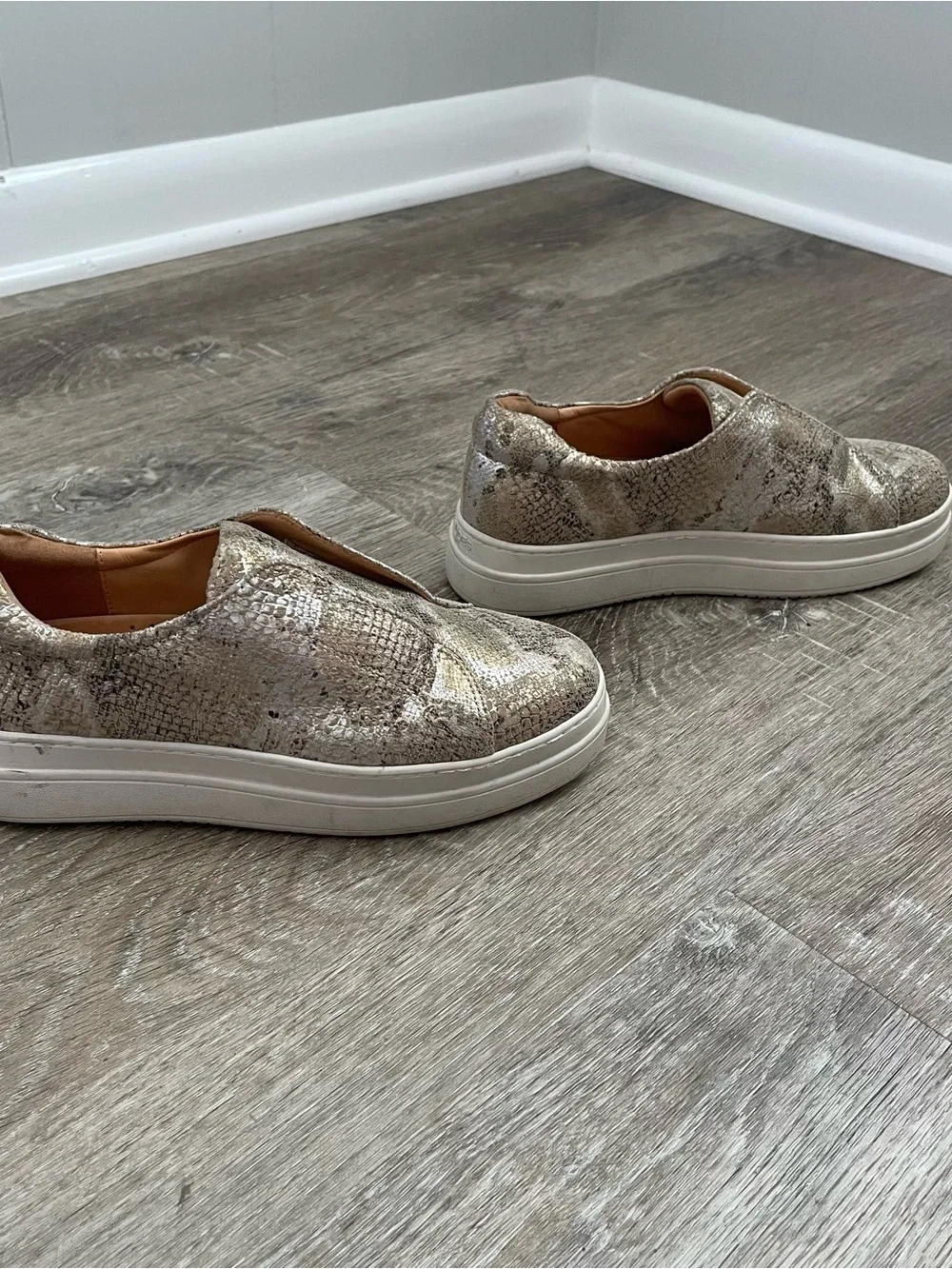 J/Slides NYC Metallic Snake Print Platform Sneakers Women’s Size 7.5 Slip-On